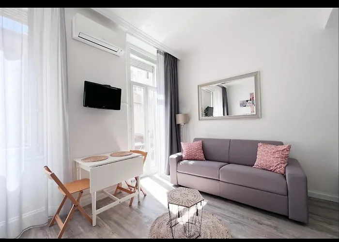 Moderne Et Calme En Plein Centre アパート カンヌ